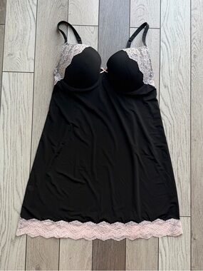 Victoria’s Secret Black and Blush Lace Chemise Nightdress size 34D